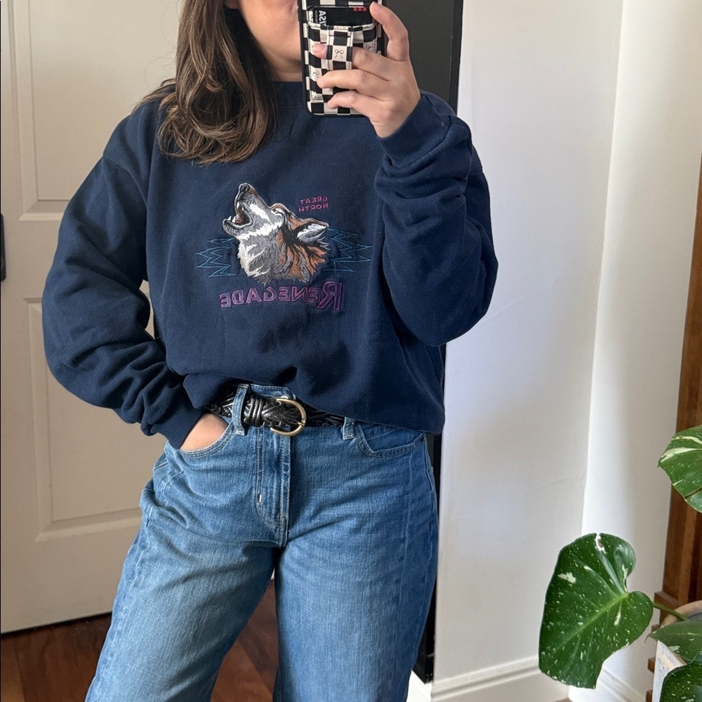Vintage Head Waters Embroidered Wolf Oversized Unisex Sweatshirt. L